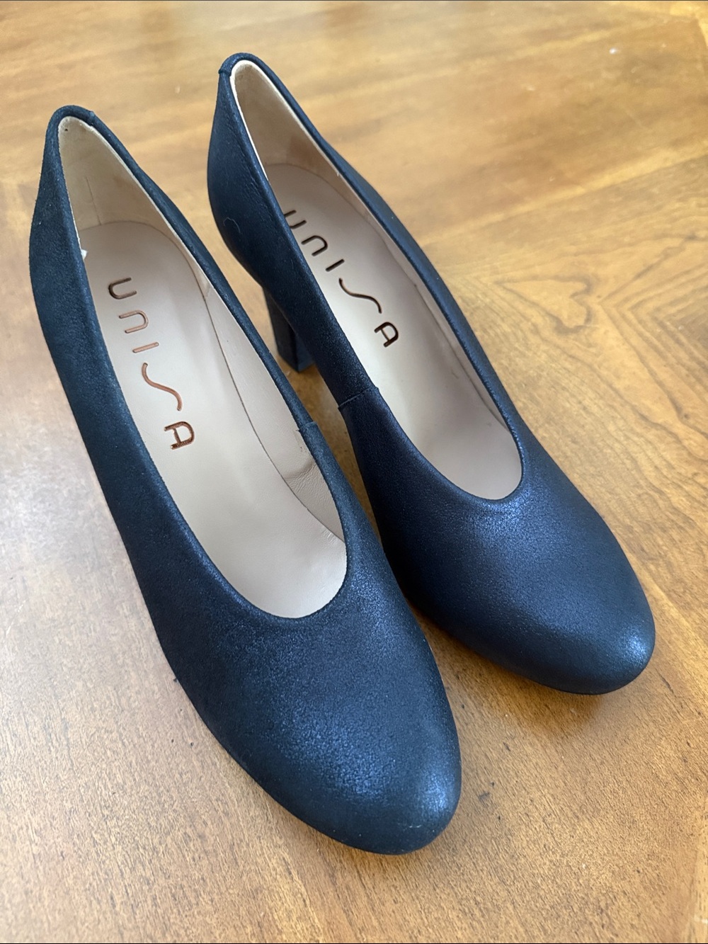 Unisa Black Mid-Heel Round Toe Pumps